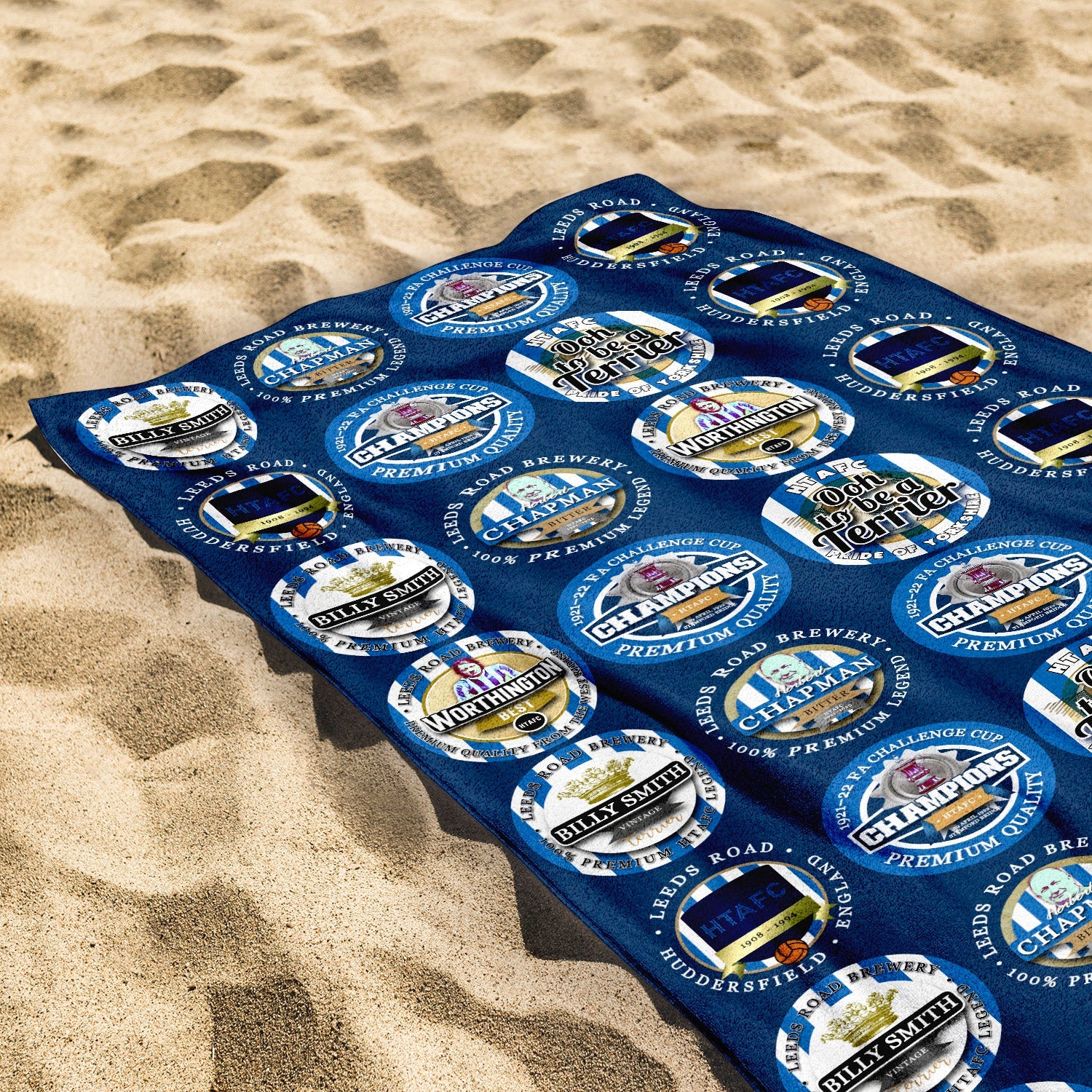 Huddersfield - Football Legends - Microfibre Beach Towel - 150cm x 75cm