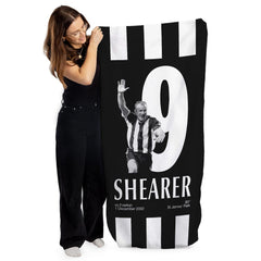 Newcastle Shearer 9 - Football Legends - Beach Towel - 150cm x 75cm