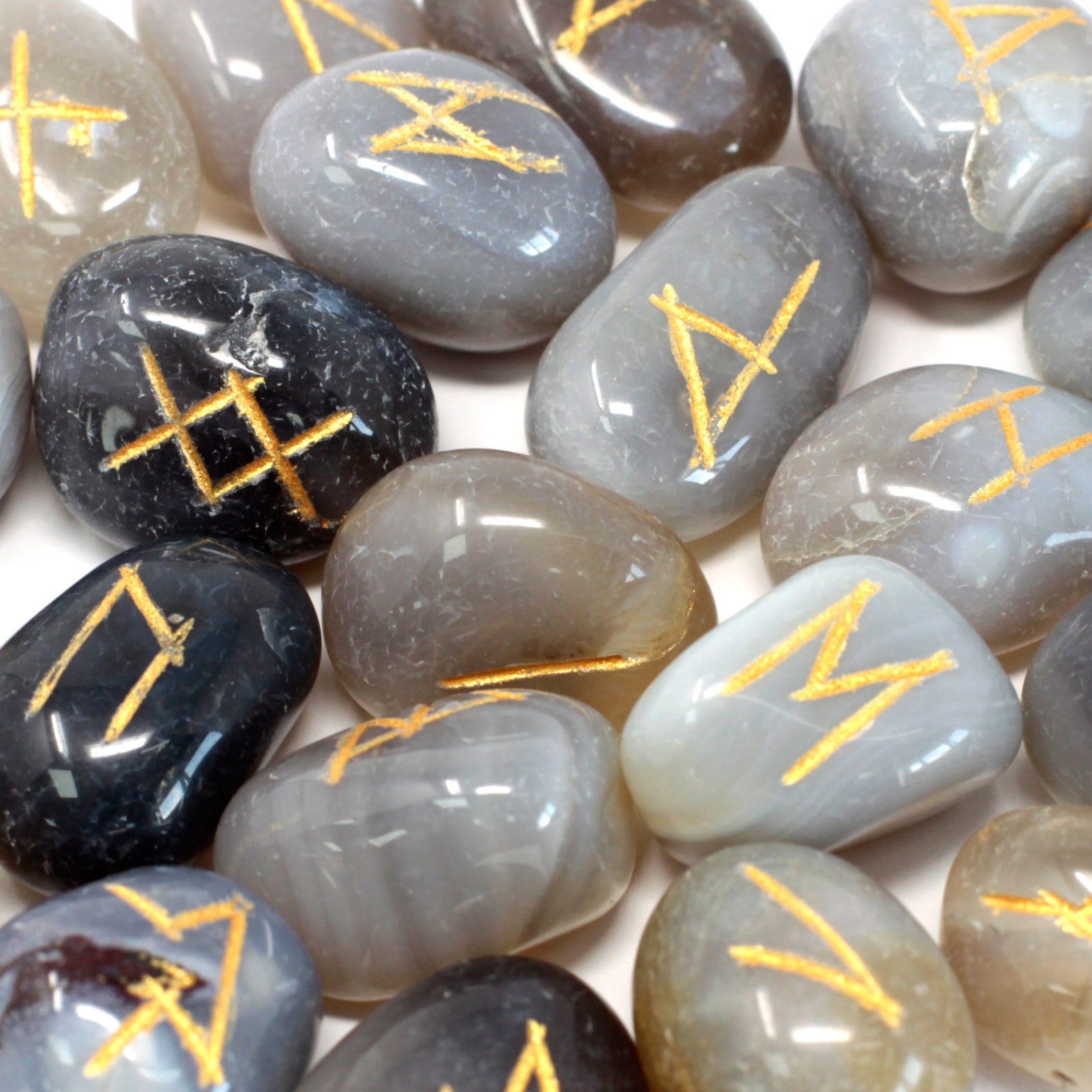 Runes Stone Set in Pouch - Grey Agate